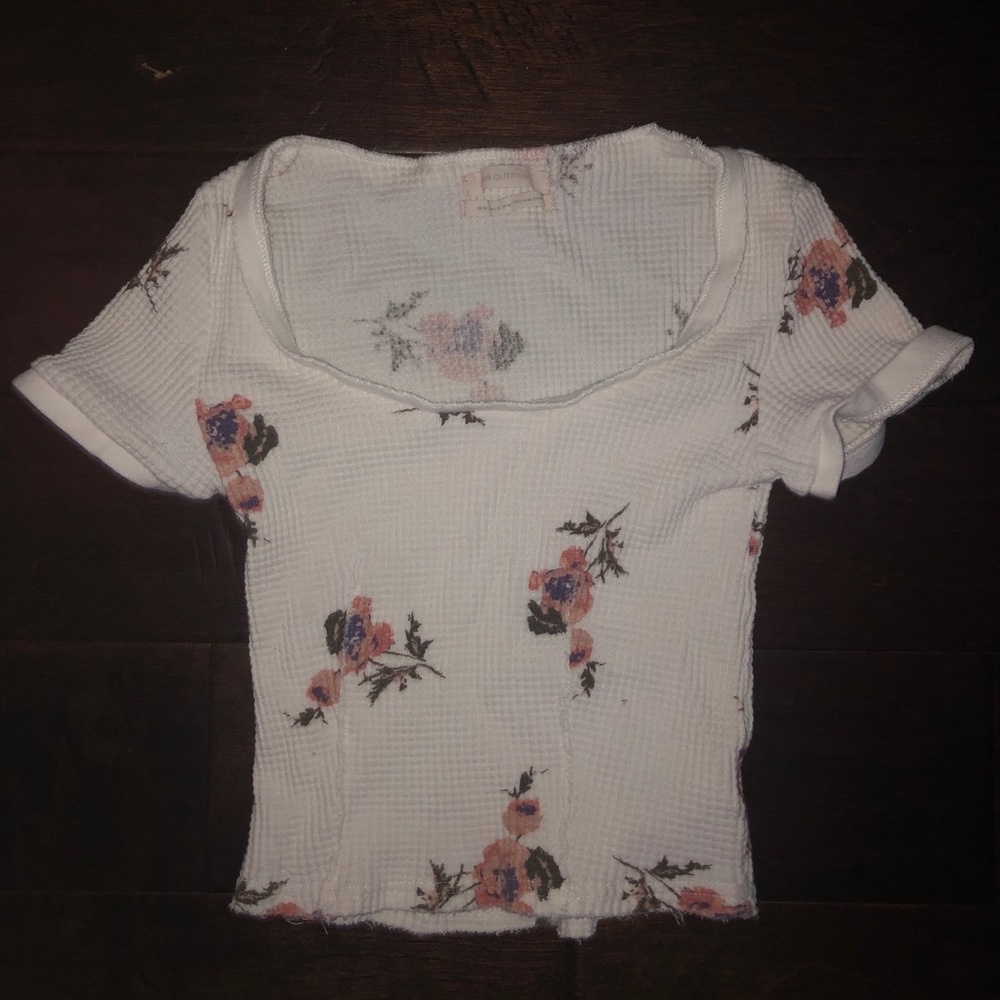 URBAN OUTFITTERS FLORAL PRINT CROP TOP